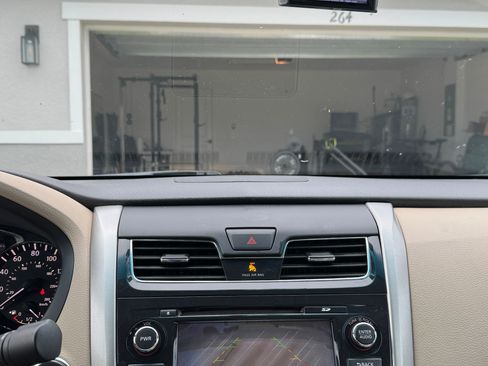 Used 2013 Nissan Altima 2.5 SV w/ 2.5SV Convenience Pkg FWD image 2