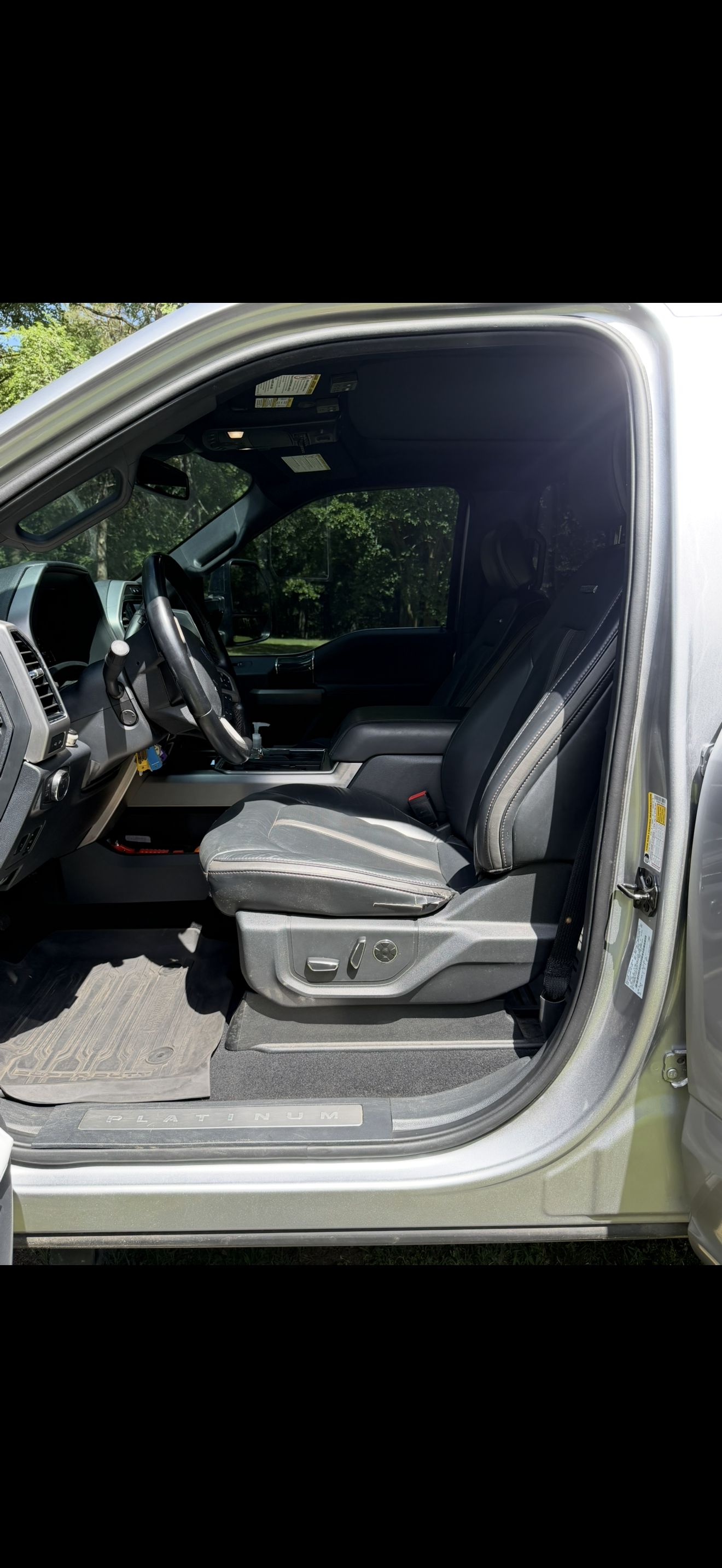 Used 2022 Ford F250 Platinum w/ FX4 Off-Road Package AWD/4WD image 24