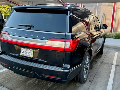 Used 2018 Lincoln Navigator Select w/ Technology Package RWD image 4