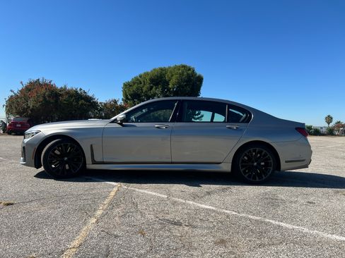 Used 2021 BMW 750i xDrive w/ Executive Package image 9