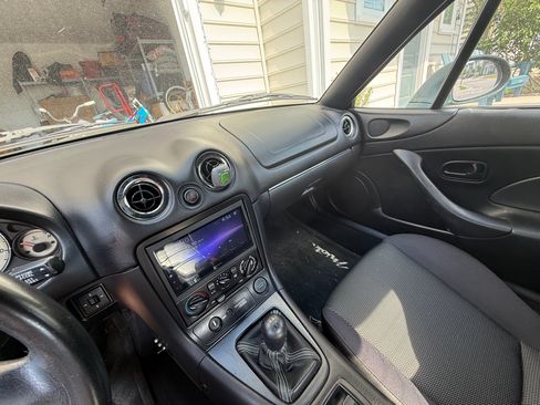 Used 2002 MAZDA MX-5 Miata LS RWD image 11