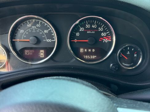 Used 2016 Jeep Wrangler Unlimited Rubicon AWD/4WD image 9