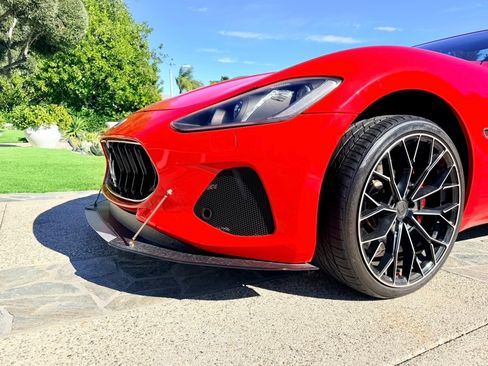 Used 2011 Maserati GranTurismo Convertible image 2