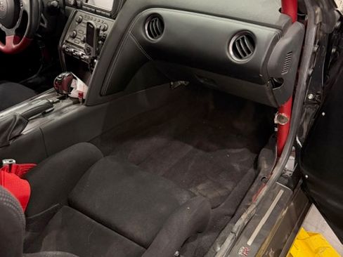 Used 2014 Nissan GT-R Black Edition image 15