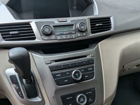 Used 2016 Honda Odyssey LX image 2