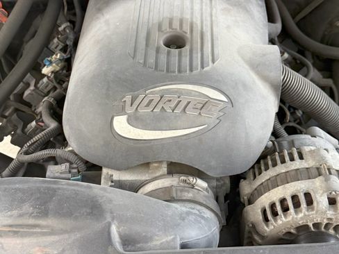 Used 2001 Chevrolet Suburban LT w/ LT Preferred Equipment Group RWD image 18