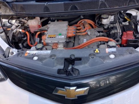 Used 2017 Chevrolet Bolt LT image 6