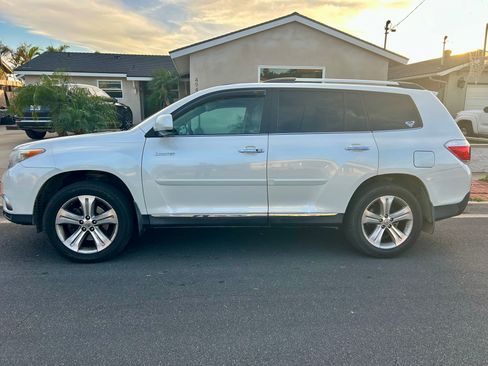 Used 2012 Toyota Highlander Limited w/ Tow Pkg image 9