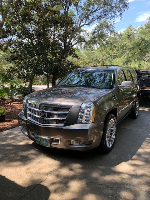 Used 2012 Cadillac Escalade Platinum AWD/4WD image 4