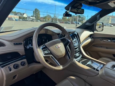 Used 2018 Cadillac Escalade ESV Platinum image 5