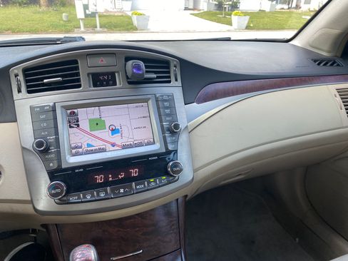 Used 2012 Toyota Avalon Limited image 8