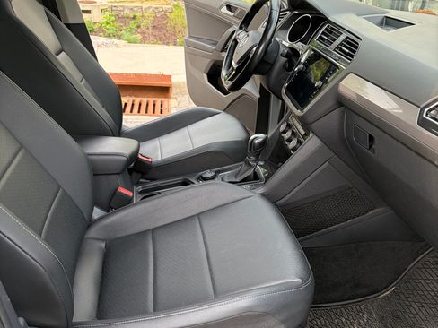 Used 2019 Volkswagen Tiguan SE AWD/4WD image 9