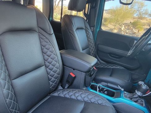 Used 2020 Jeep Wrangler Unlimited Sahara w/ Uconnect 4C Nav & Sound Group image 8