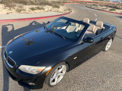 Used 2012 BMW 335i Convertible image 19