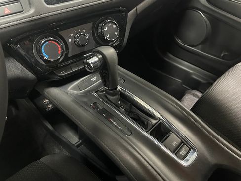 Used 2022 Honda HR-V Sport image 9