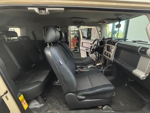 Used 2008 Toyota FJ Cruiser 4WD image 10