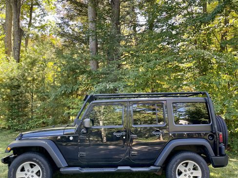 Used 2012 Jeep Wrangler Unlimited Sport image 11