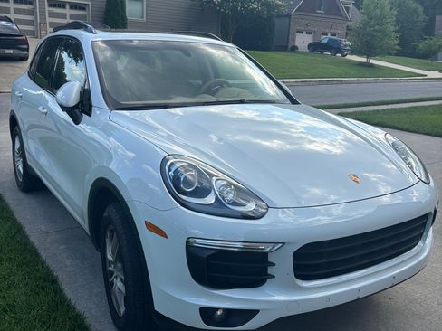 Used 2016 Porsche Cayenne AWD/4WD image 1