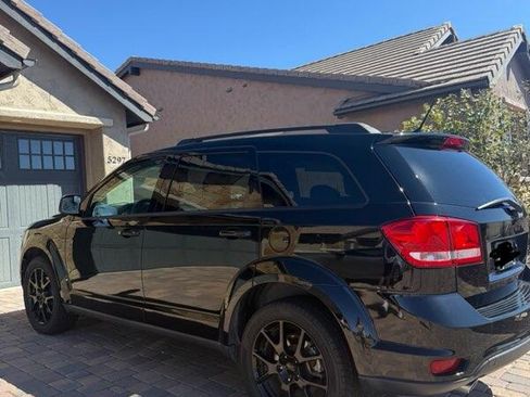 Used 2017 Dodge Journey SXT w/ Blacktop Package image 2