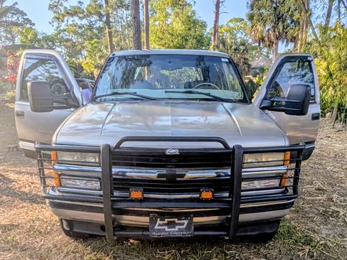 Used 1999 Chevrolet Tahoe 4WD 2-Door w/ Preferred Equipment Group image 9
