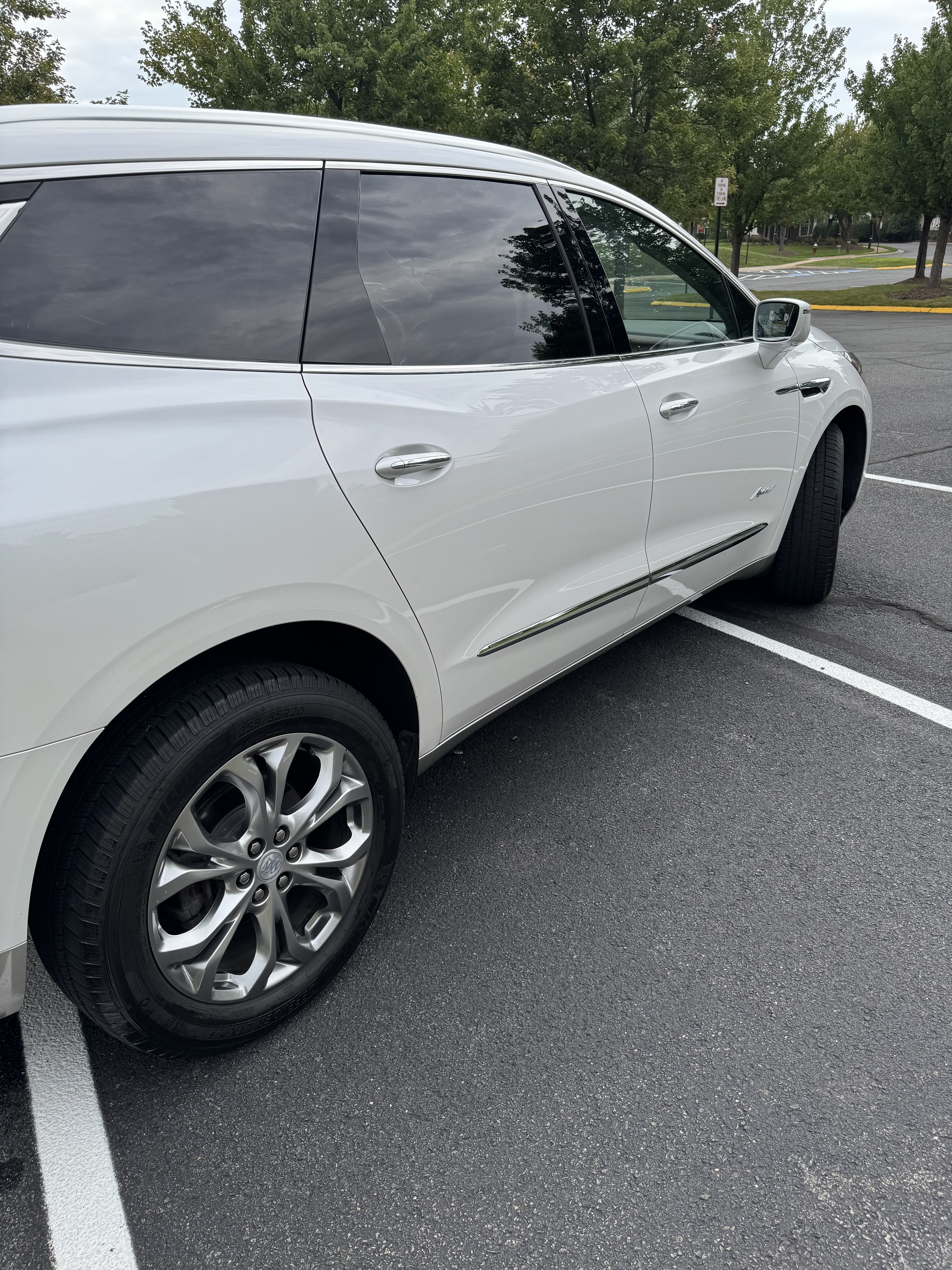 Used 2018 Buick Enclave Avenir AWD/4WD image 5