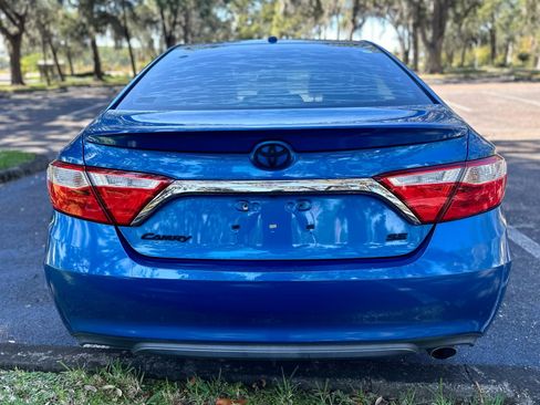 Used 2017 Toyota Camry SE w/ Moonroof Package image 5