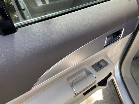 Used 2015 Lincoln MKX FWD image 8