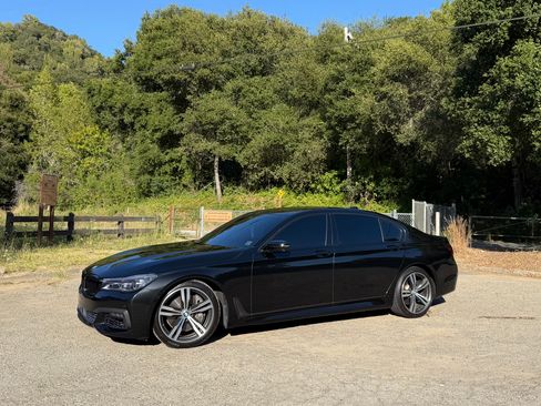 Used 2016 BMW 750i xDrive AWD/4WD image 1