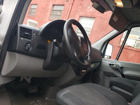 Used 2017 Mercedes-Benz Sprinter 2500 image 8