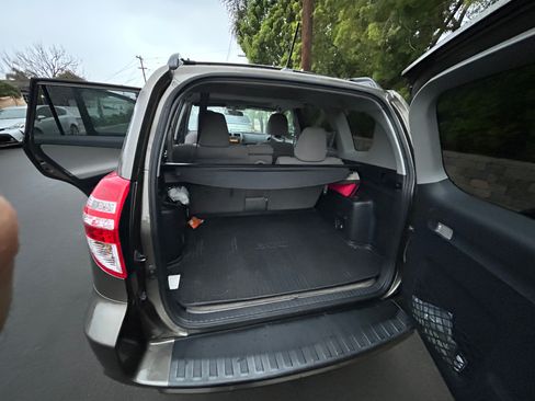 Used 2012 Toyota RAV4 FWD w/ Upgrade Value Pkg image 10