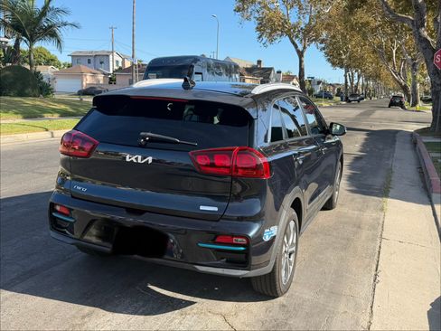 Used 2022 Kia Niro EX FWD image 2