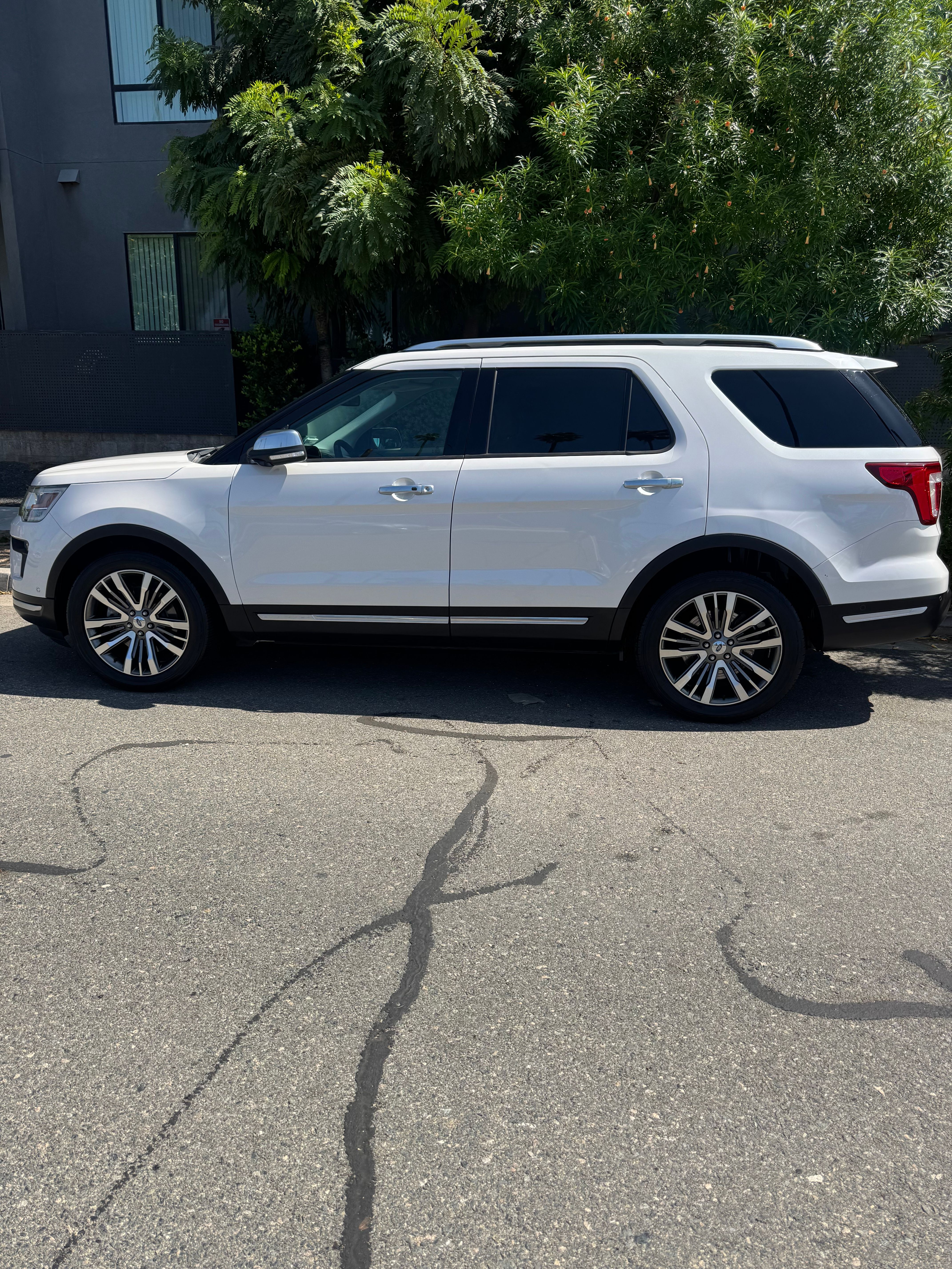 Used 2018 Ford Explorer Platinum AWD/4WD image 11