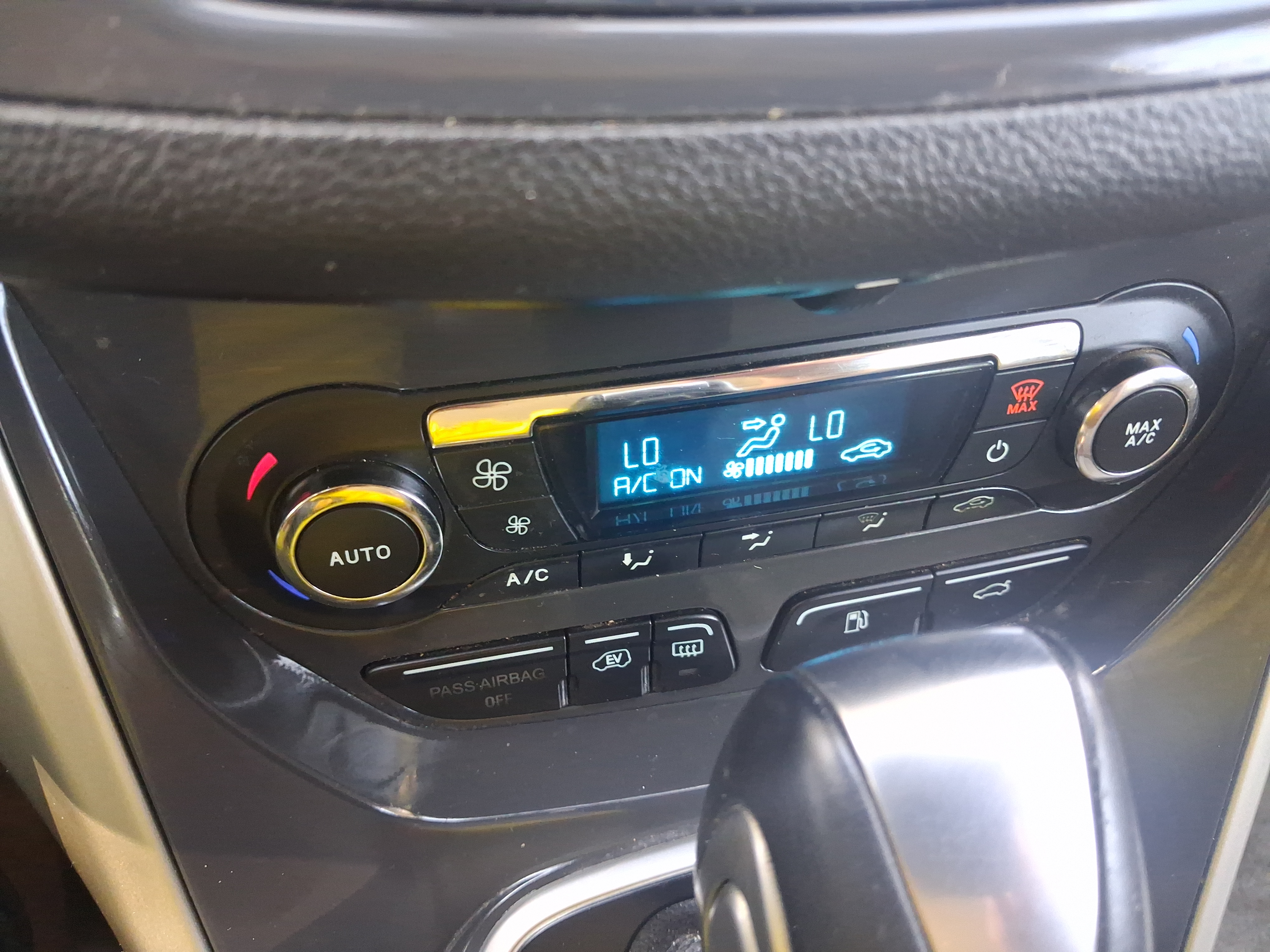 Used 2013 Ford C-MAX Energi SEL FWD image 16