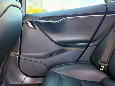 Used 2020 Tesla Model S Long Range Plus image 26