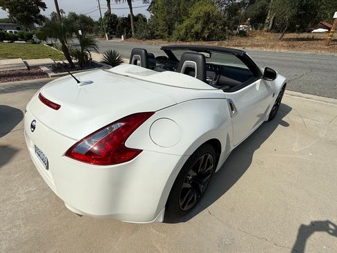 Used 2016 Nissan 370Z Touring image 13