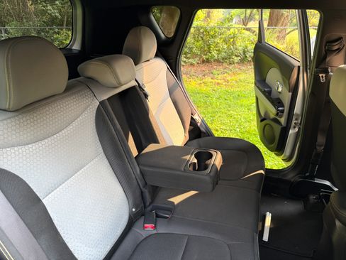 Used 2015 Kia Soul + w/ Audio Package FWD image 13