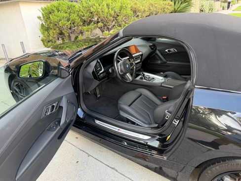 Used 2022 BMW Z4 sDrive30i w/ M Sport Package image 4