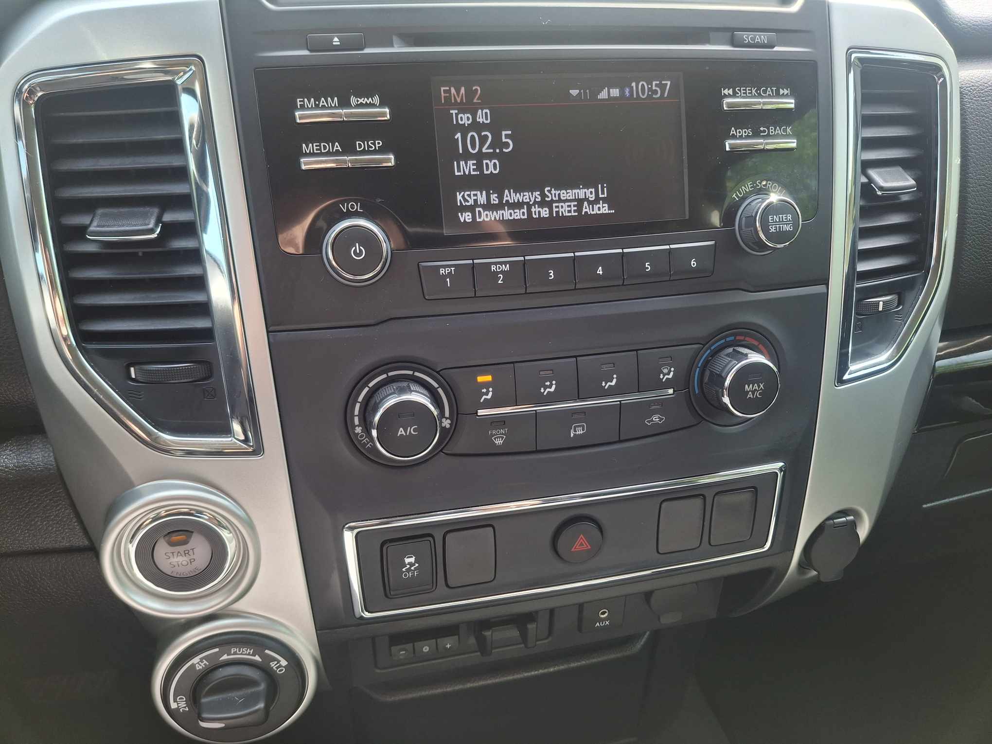 Used 2017 Nissan Titan SV AWD/4WD image 24