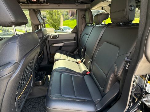 Used 2022 Ford Bronco Badlands w/ Sasquatch Package AWD/4WD image 8