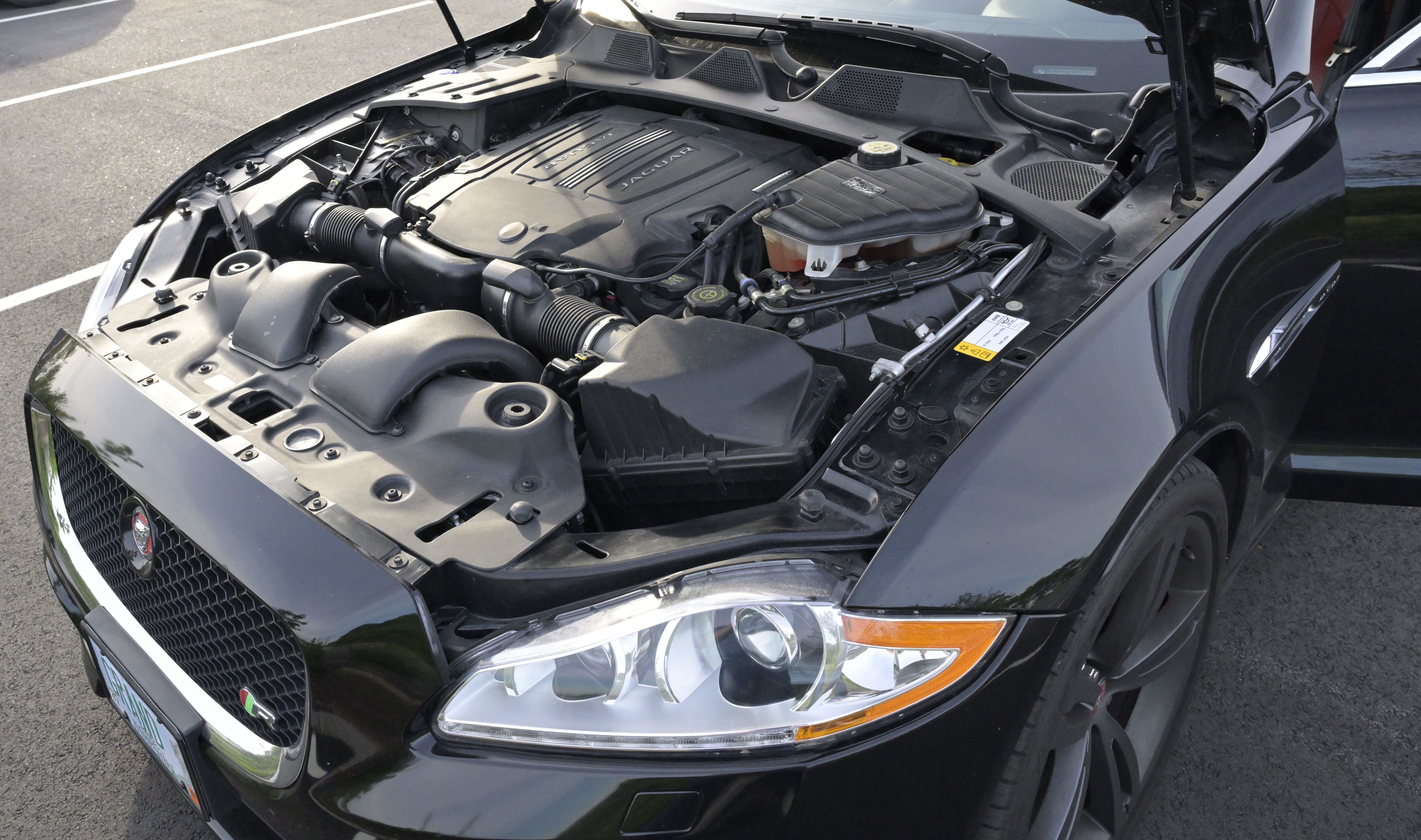 Used 2014 Jaguar XJ R LWB RWD image 23