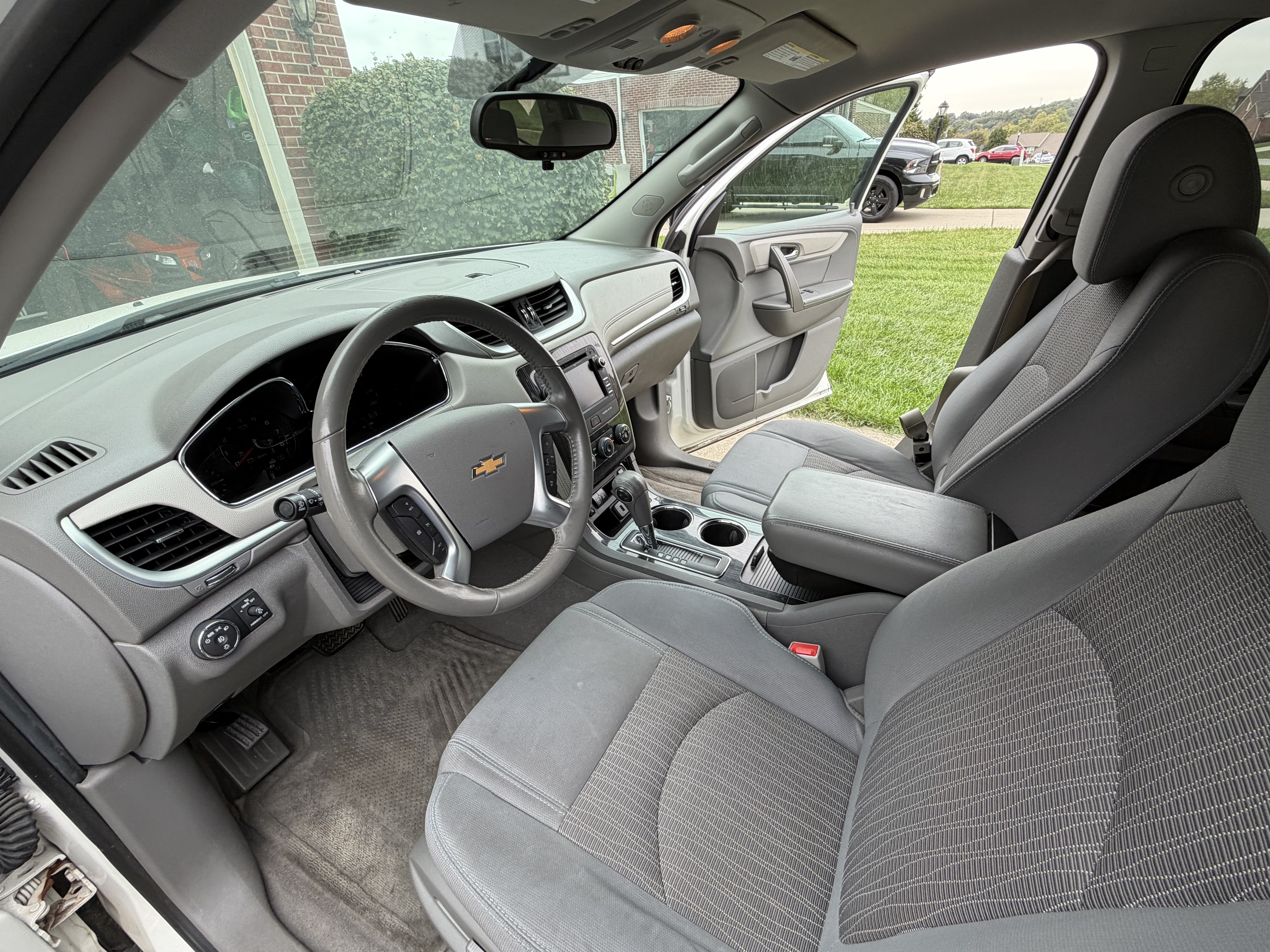 Used 2015 Chevrolet Traverse LT w/ Style and Technology Package FWD image 23