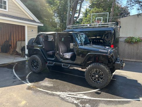Used 2014 Jeep Wrangler Unlimited Sport AWD/4WD image 2