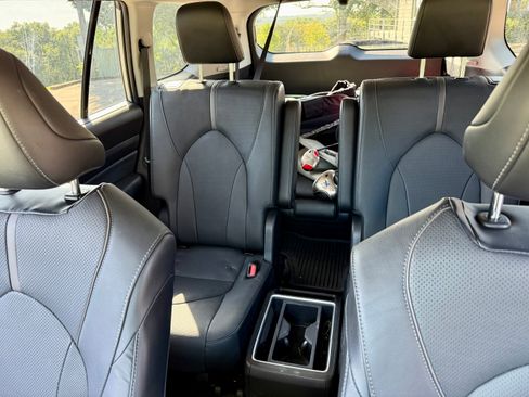 Used 2024 Toyota Grand Highlander AWD image 8