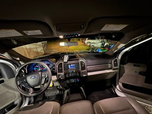 Used 2021 Ford F250 XL w/ Power Equipment Group image 6