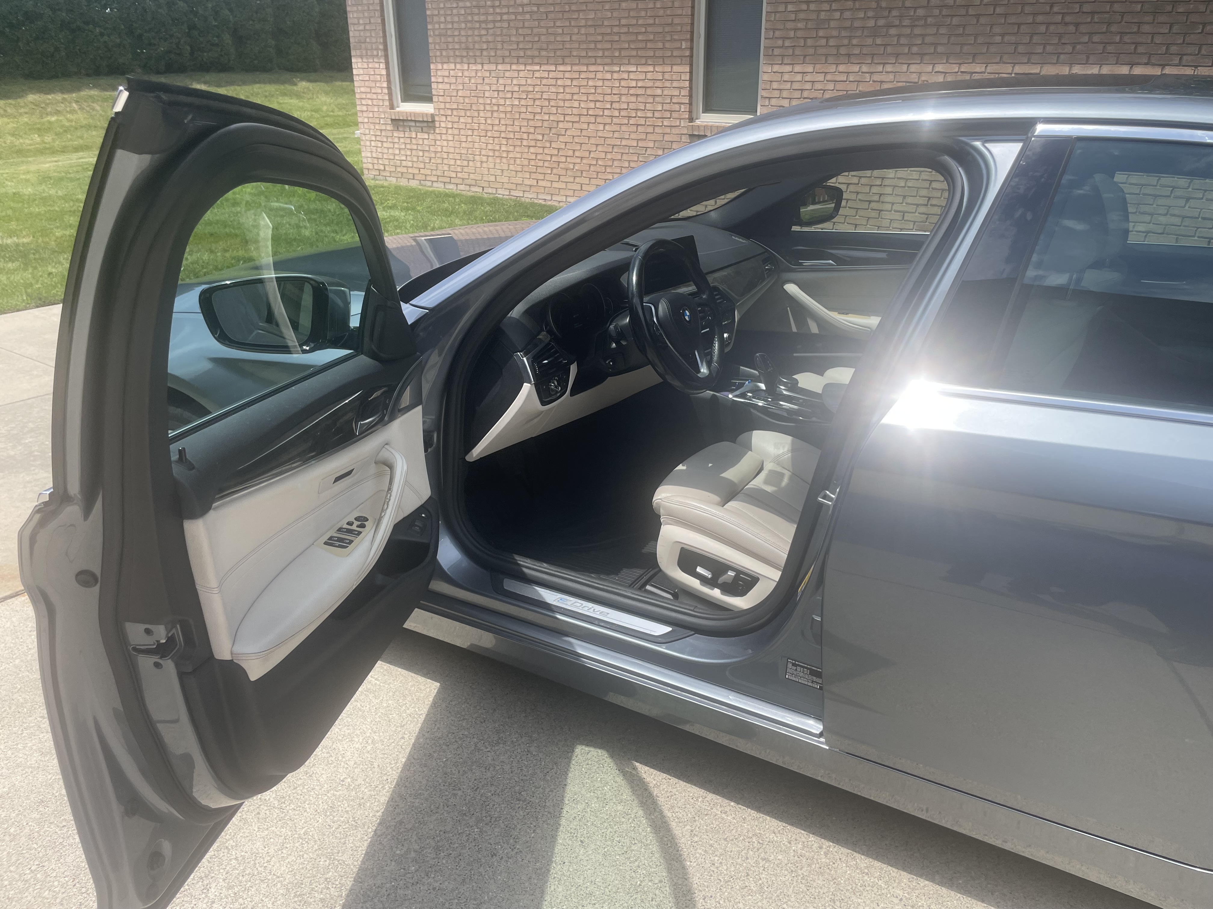 Used 2018 BMW 530e xDrive AWD/4WD image 4