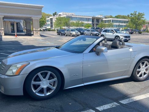 Used 2006 Cadillac XLR RWD image 2