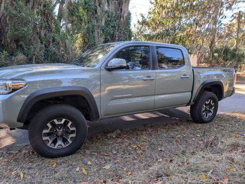 Used 2023 Toyota Tacoma TRD Off-Road image 1