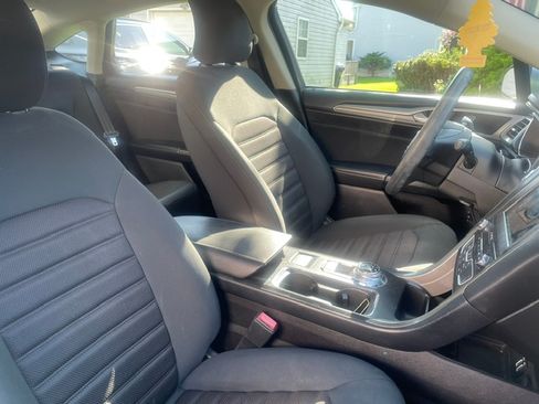 Used 2019 Ford Fusion SE FWD image 10