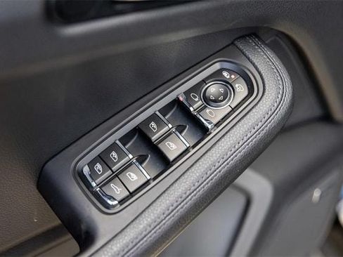 Used 2021 Porsche Macan AWD/4WD image 19