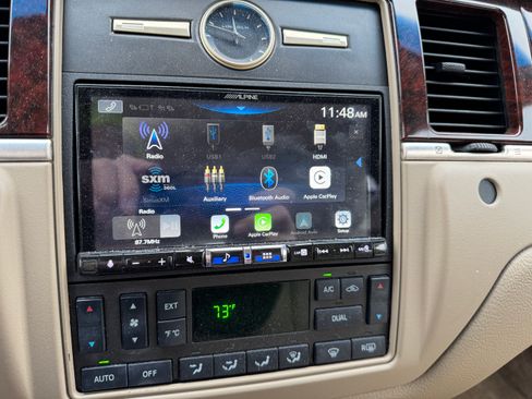 Used 2011 Lincoln Town Car Signature Limited image 17